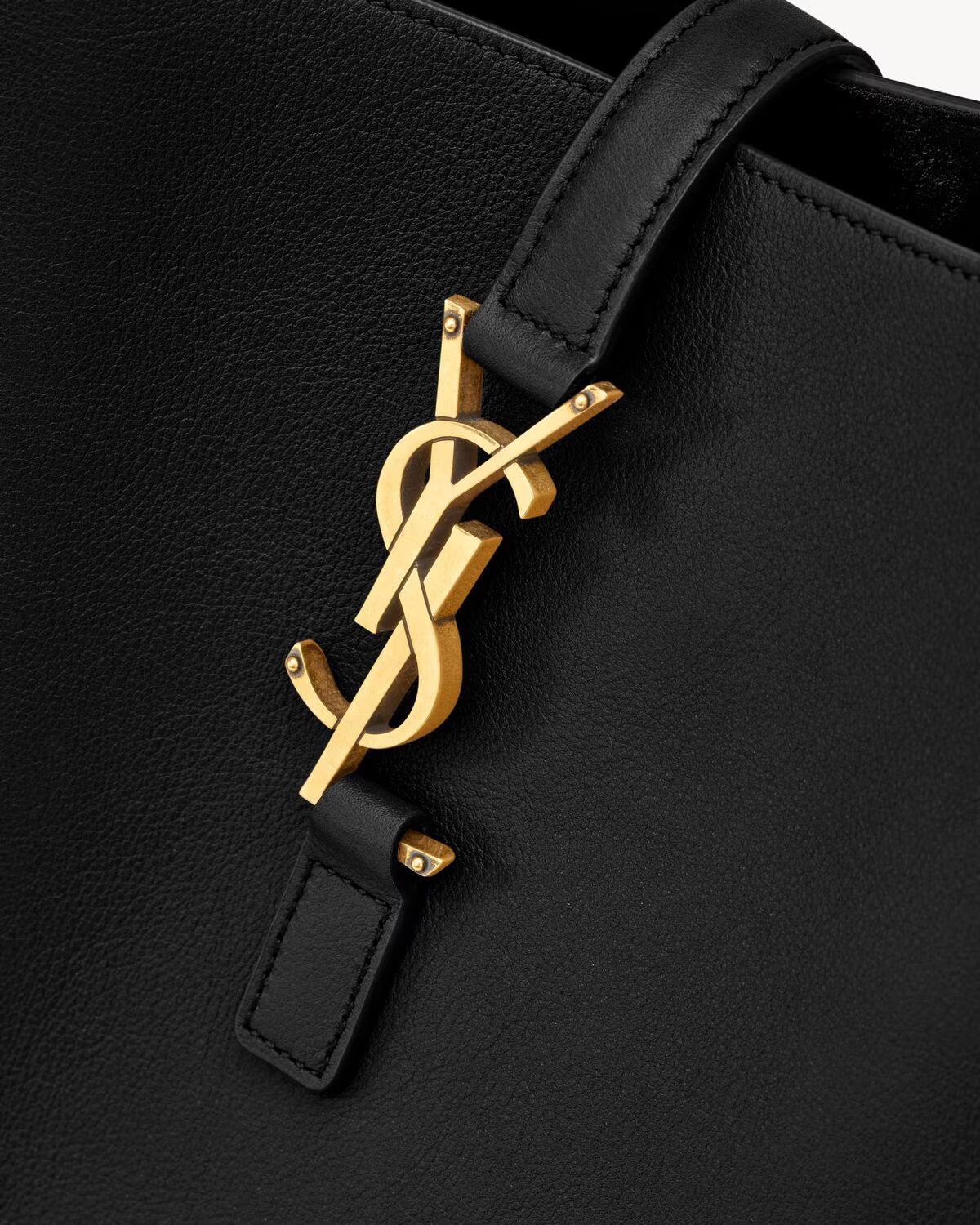 Le 5 à 7 Grained Leather Large Bucket Bag