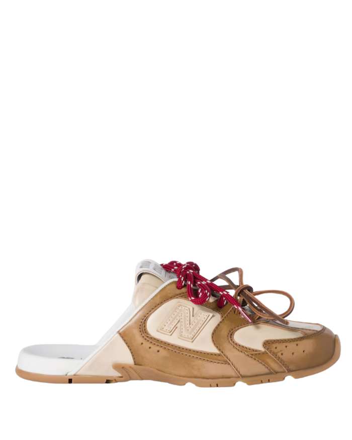 Deco Closed-Toe Cowhide Leather Slippers