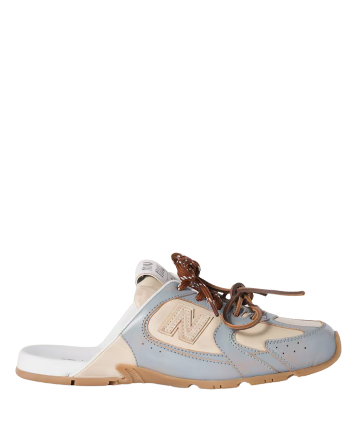 Deco Closed-Toe Cowhide Leather Slippers