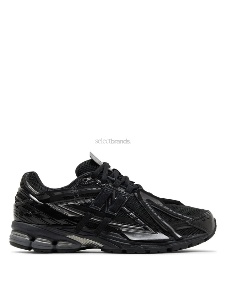 1906A Patent Sneakers
