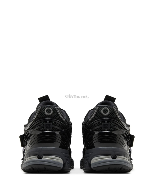 1906A Patent Sneakers