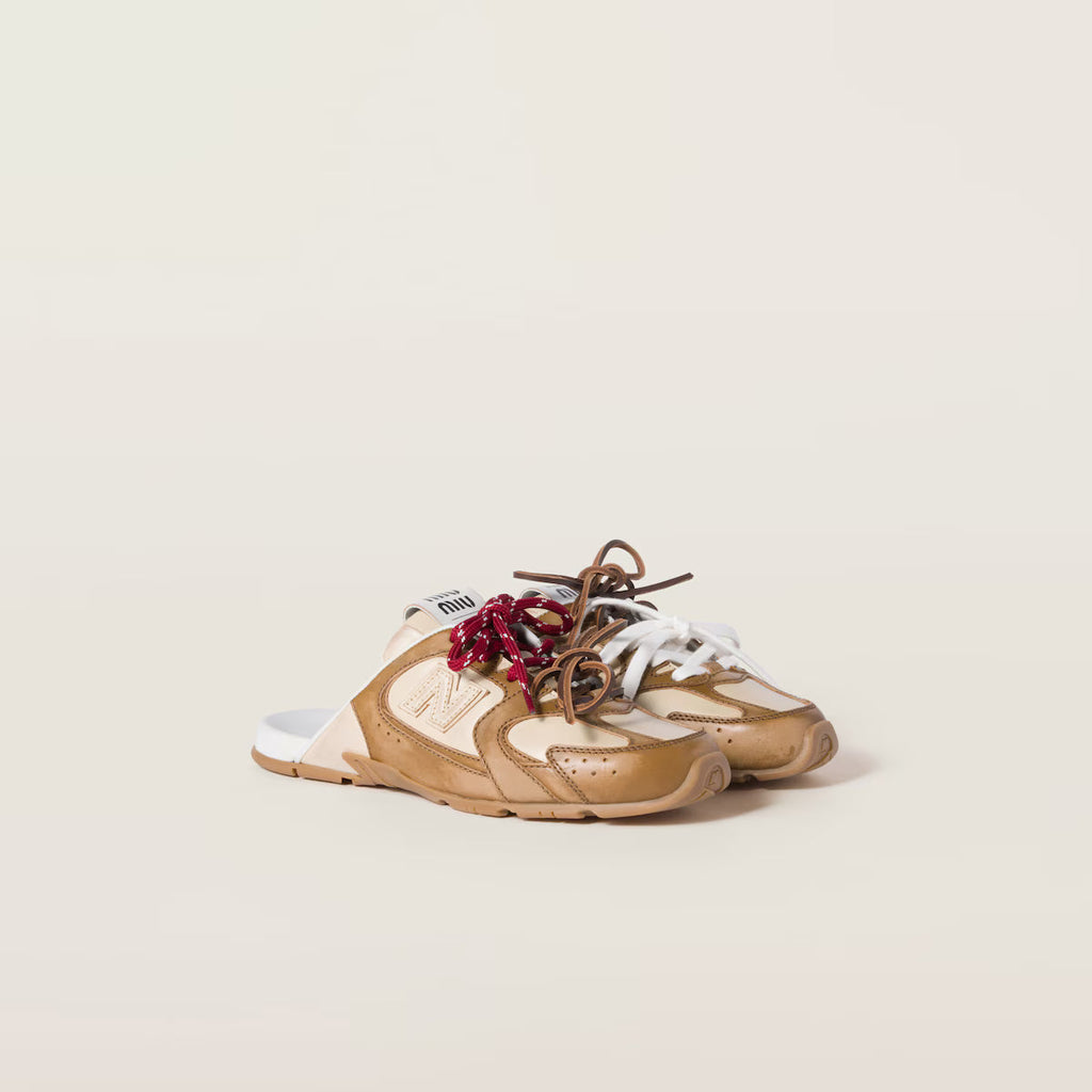 Deco Closed-Toe Cowhide Leather Slippers