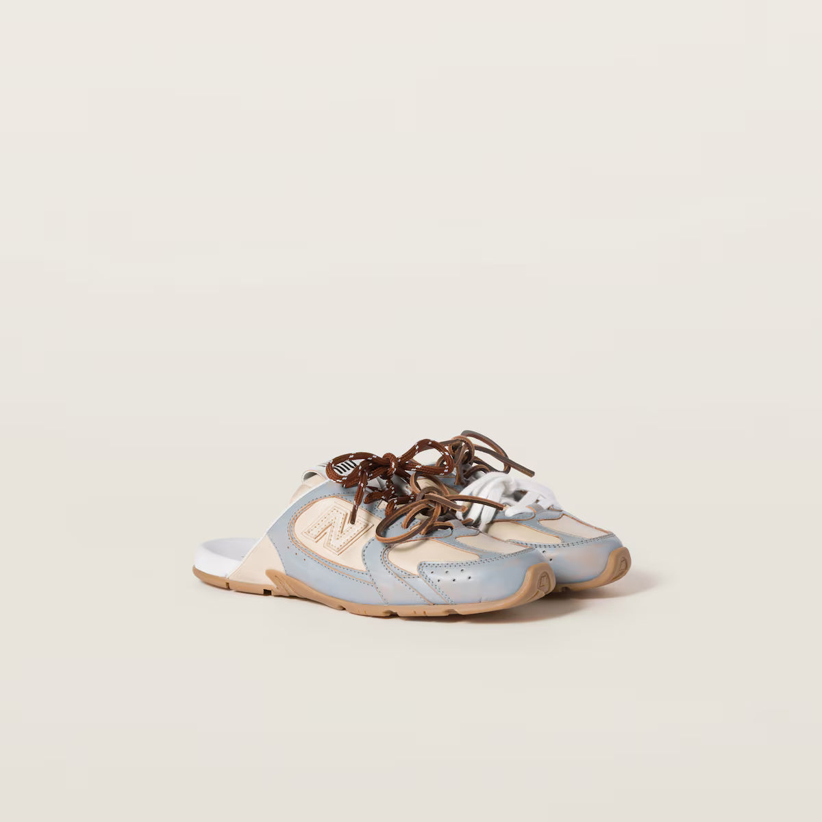 Deco Closed-Toe Cowhide Leather Slippers